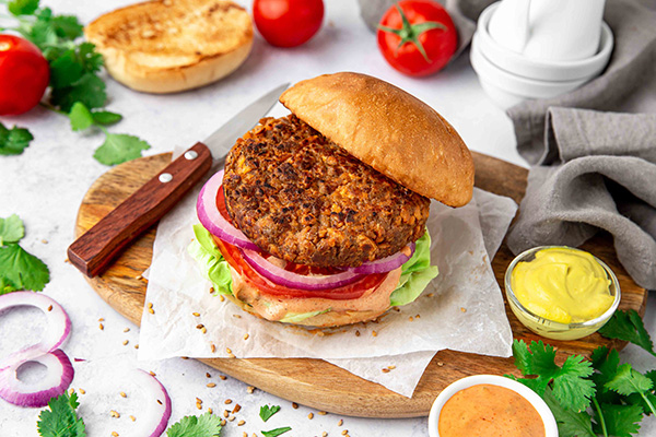 Hari&co lance la gamme Grill 100% végétale avec un steak et des boulettes  bio - La veille des innovations alimentaires